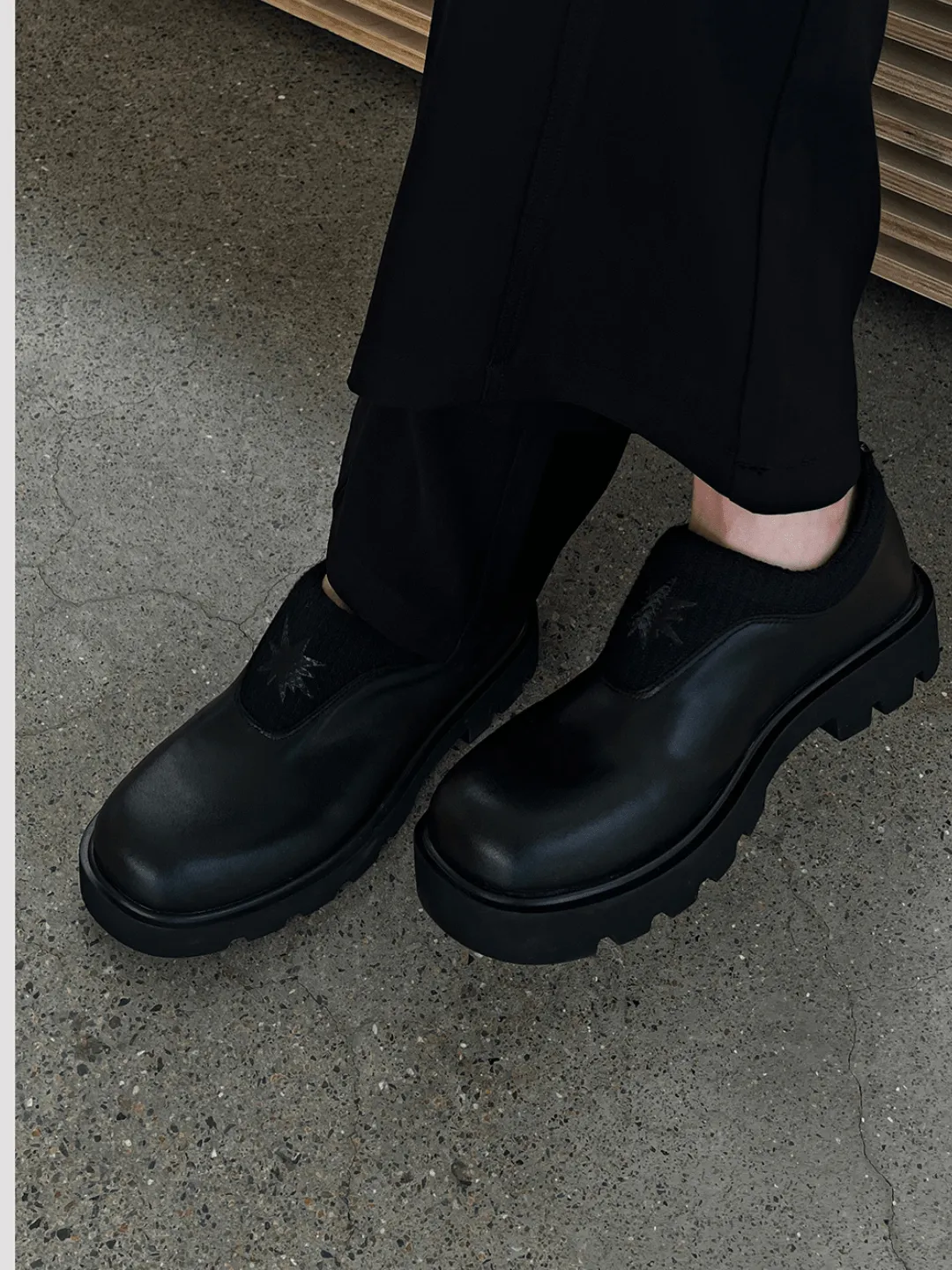 black casual leather shoes na883