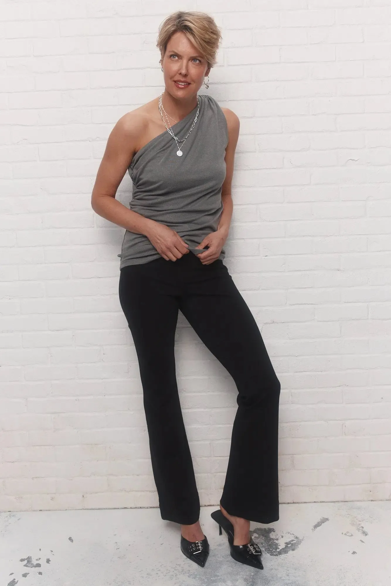 Pantalon noir à jambe évasée | Freya