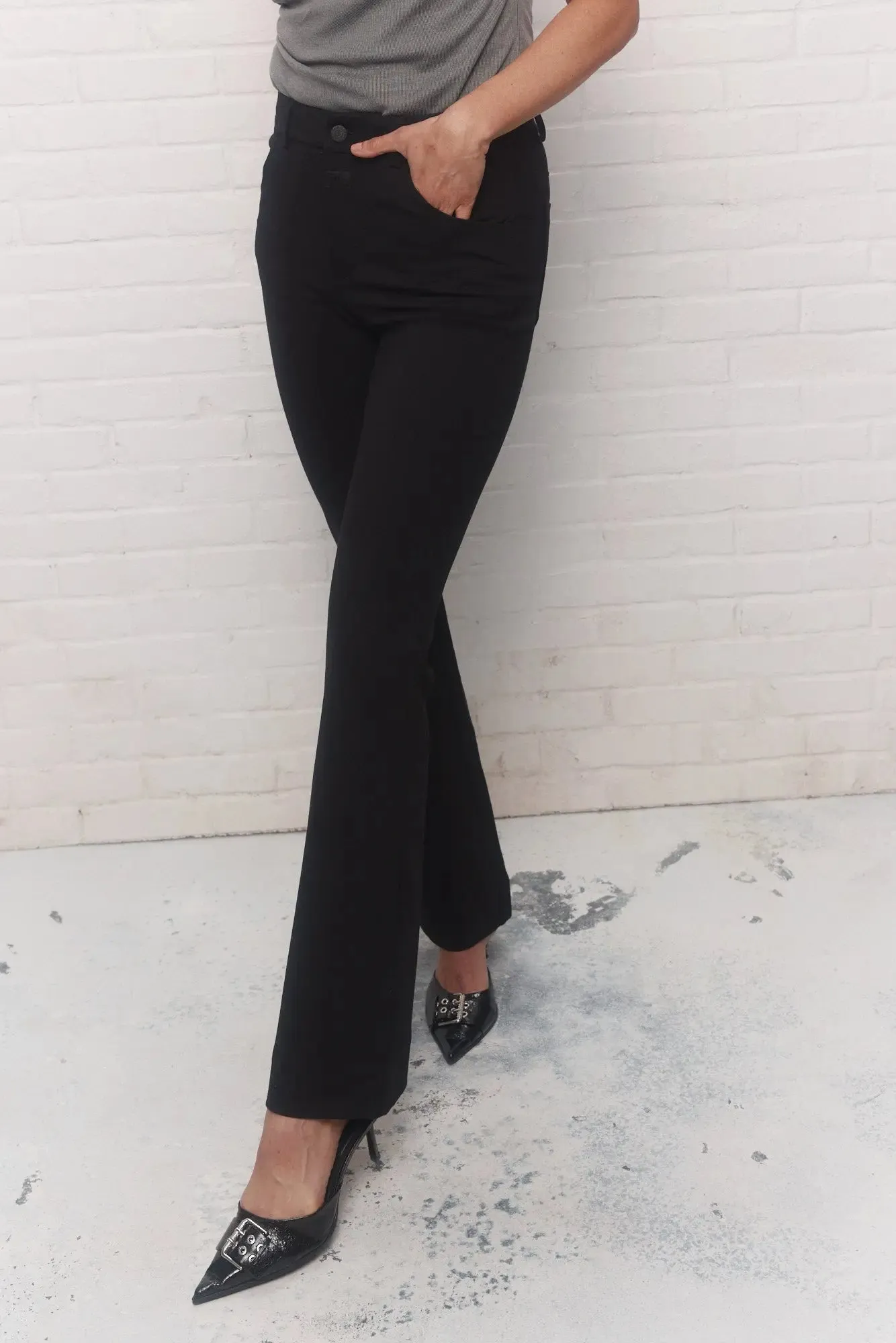 Pantalon noir à jambe évasée | Freya
